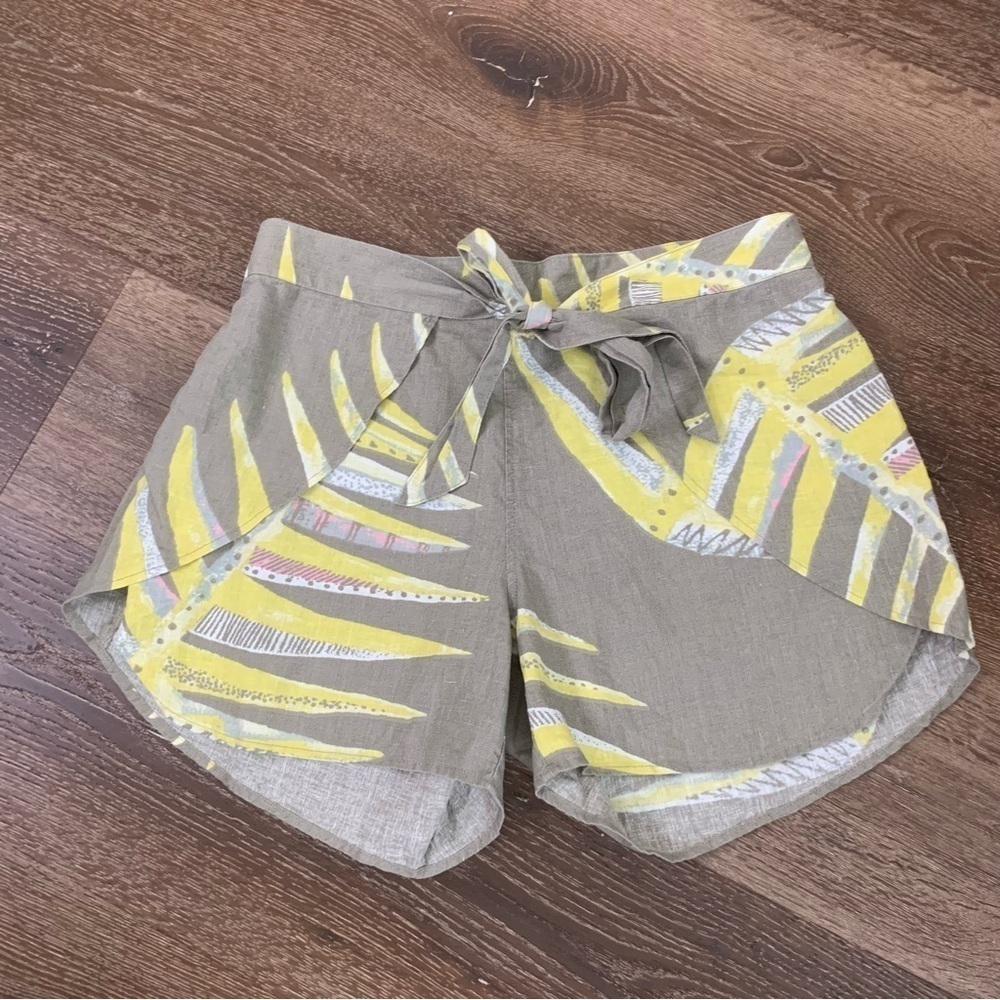 Patagonia garden island tie front gray yellow linen shorts M